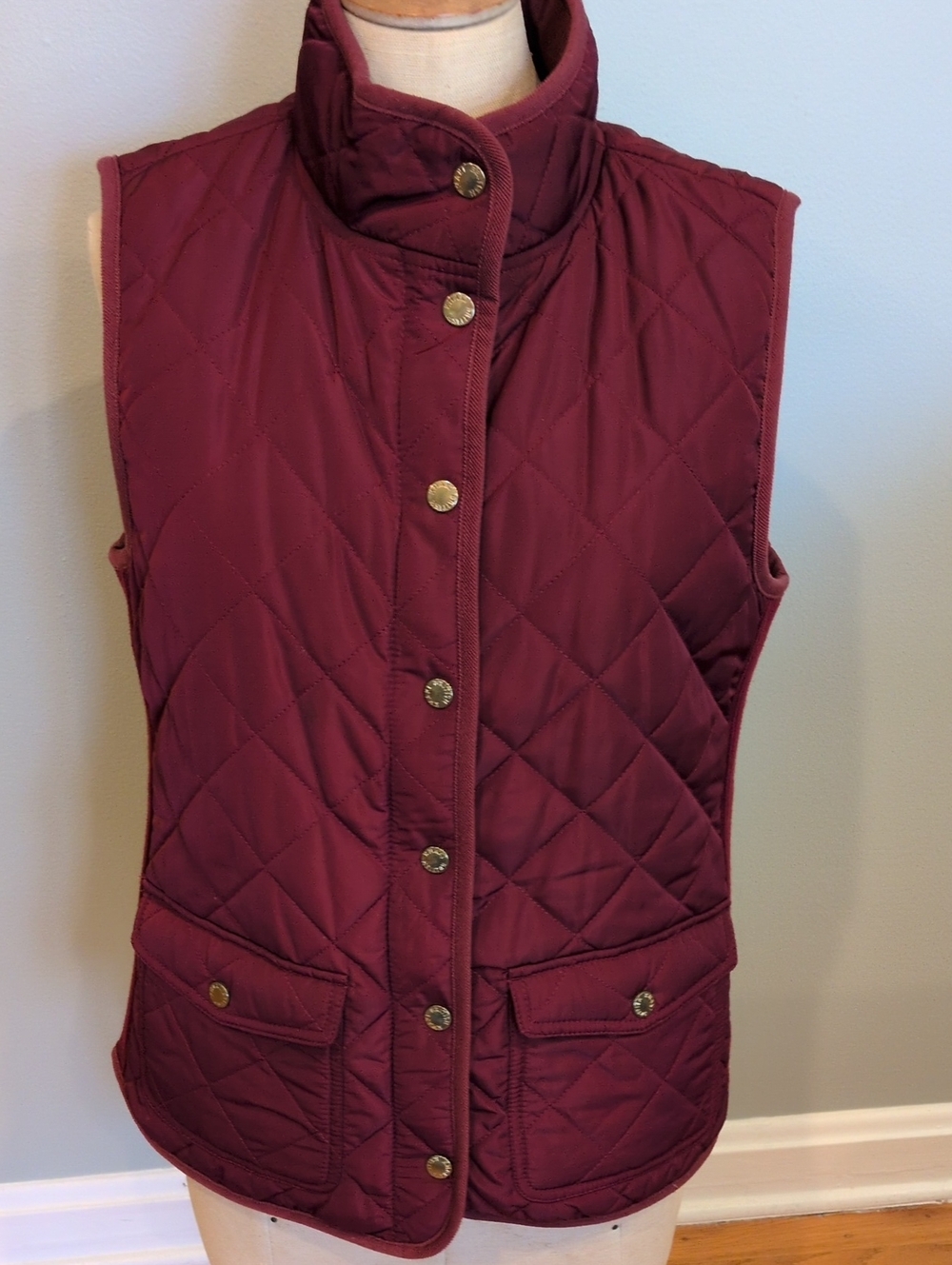 British Khaki Quilted Burgundy Sleeveless Vest Medium